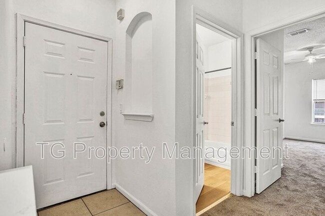 Building Photo - 10000 Gate Pkwy N