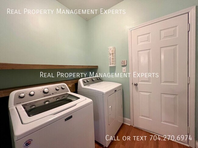 Building Photo - 10102 Old Carolina Dr