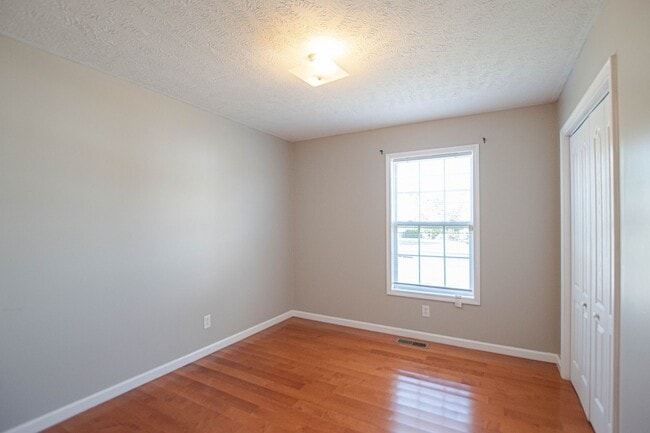 Building Photo - Pet Friendly with Fenced Yard!