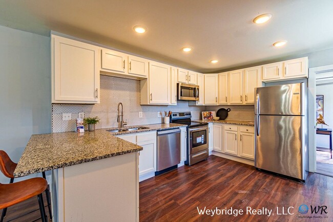 Building Photo - Beautiful, Updated Home in East End near C...