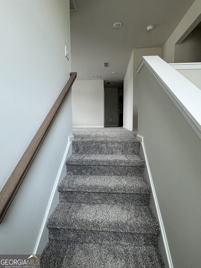 Building Photo - 15 Warwick Ct