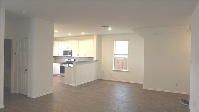 Building Photo - 313 Redonda Dr