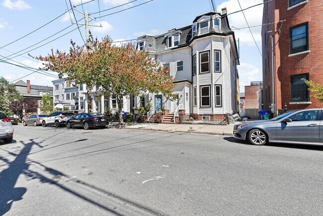 Building Photo - 178 Webster St