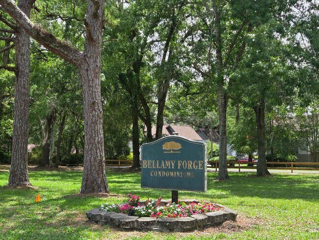 Building Photo - Charming 2-bedroom, 1.5-bath in the desirable Bellamy Forge
