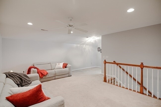 Building Photo - 17 Linkside Ct