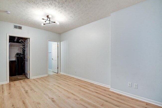 Building Photo - 1407 E New York St
