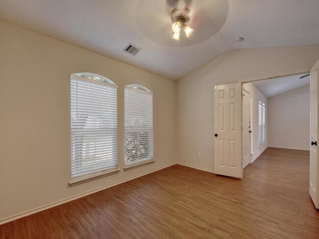 Building Photo - 136 Strawn