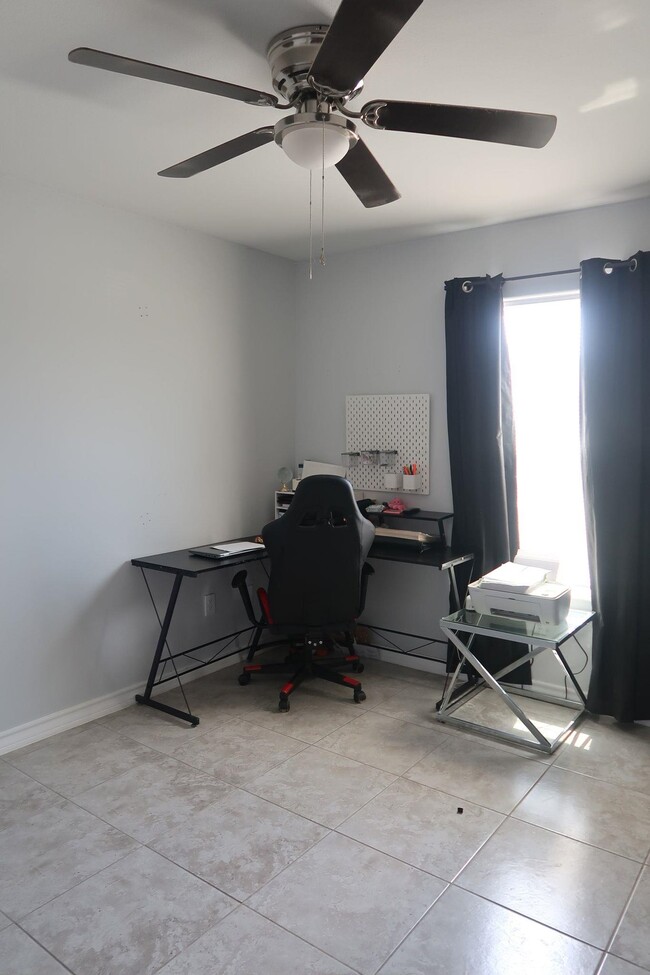Building Photo - 515 Graneros Ave