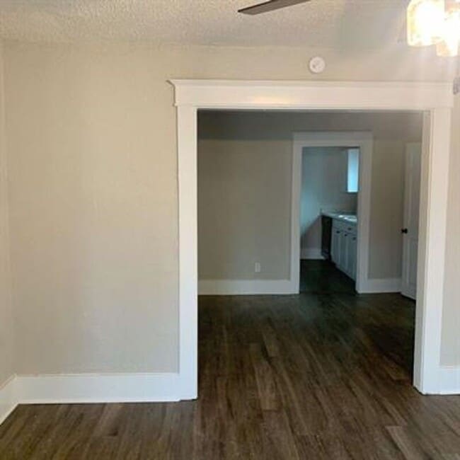 Building Photo - 35 E Biscayne Rd