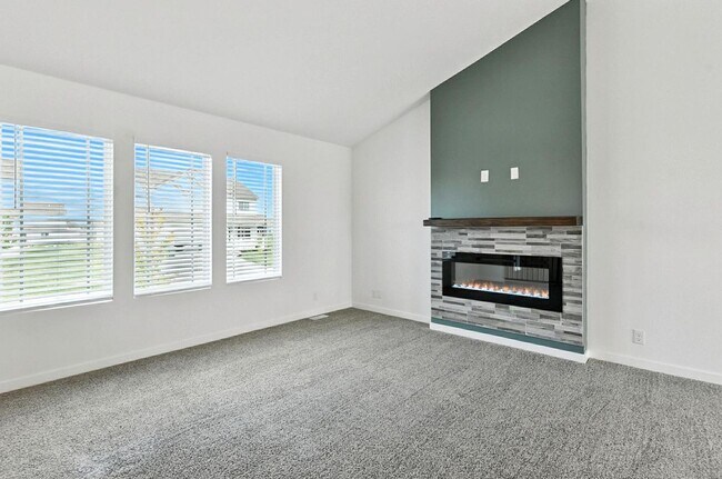 Building Photo - Near Lake Flanagan