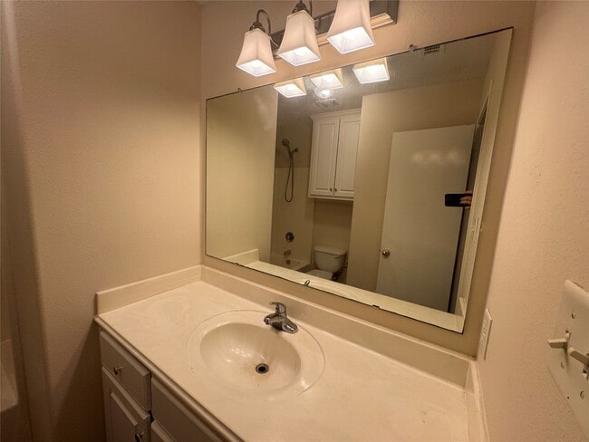 Building Photo - 16310 Long Valley Ct