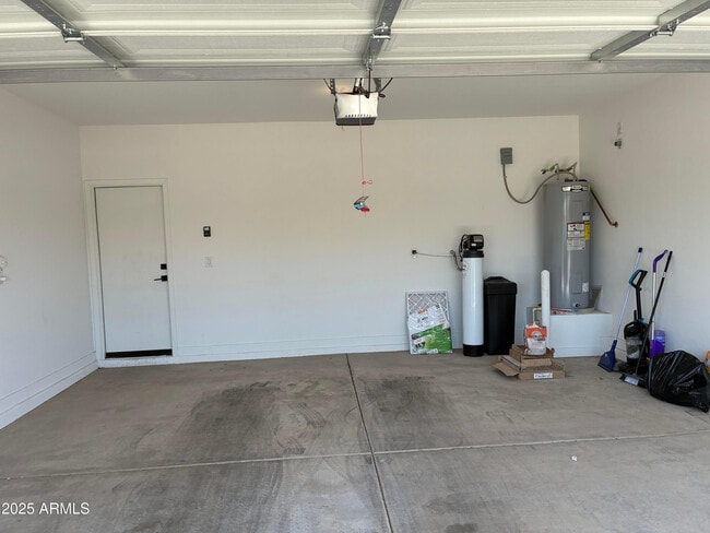 Building Photo - 16878 W Diana Ave