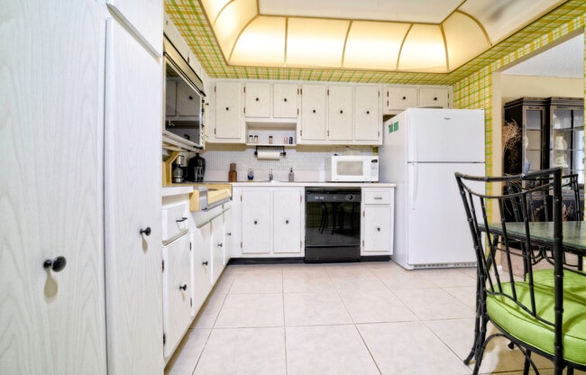 Building Photo - 18081 Biscayne Blvd