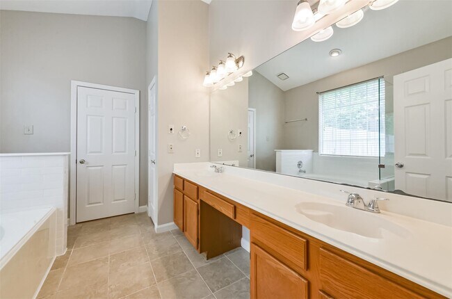 Building Photo - 15019 Trumpet Vine Ln