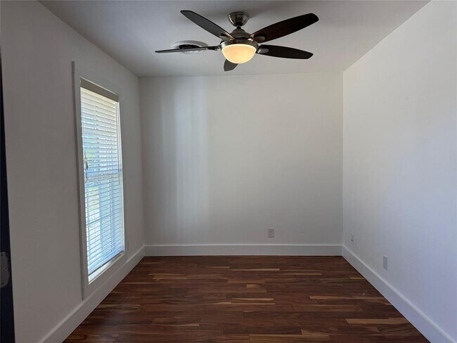 Building Photo - 5814 Gloucester Ln