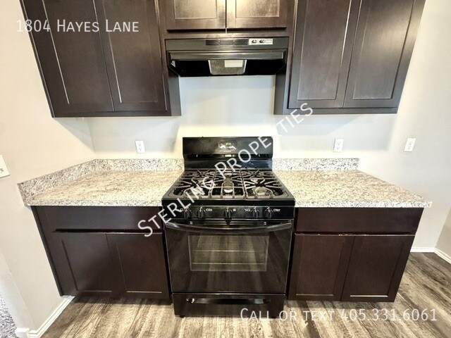 Building Photo - 1804 Hayes Ln