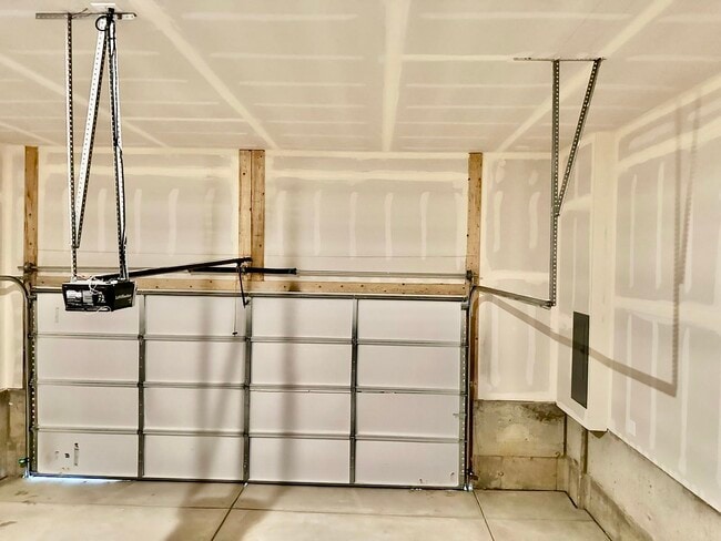 Building Photo - 12248 Dairy St