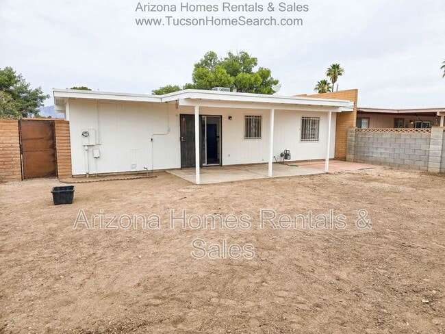 Building Photo - 2425 S Rose Peak