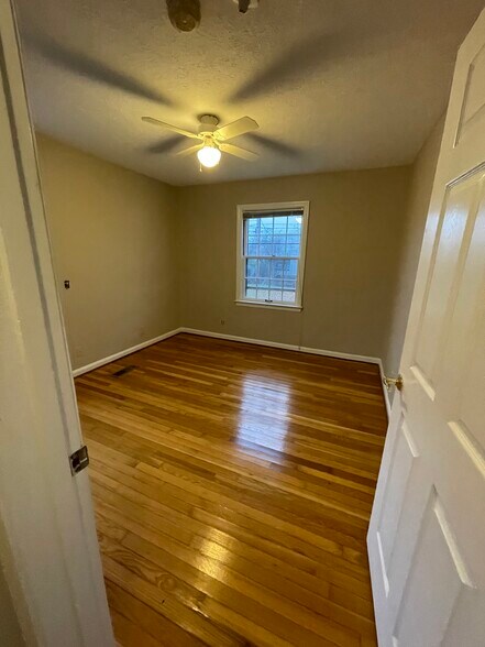 Building Photo - 2913 Abigail Dr