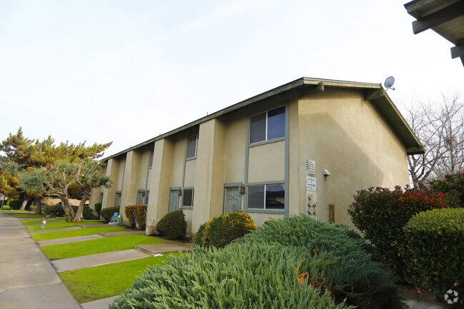 Building Photo - Riviera West Chester Apartments