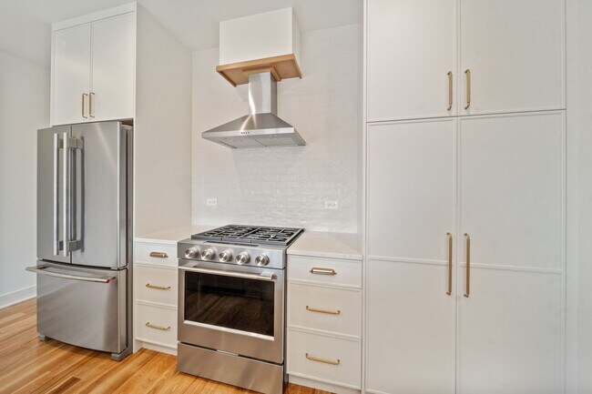 Building Photo - 1355 W 16th St