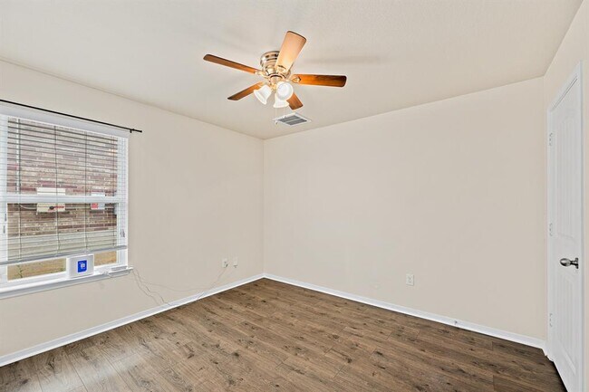 Building Photo - 5916 Montrelia Dr