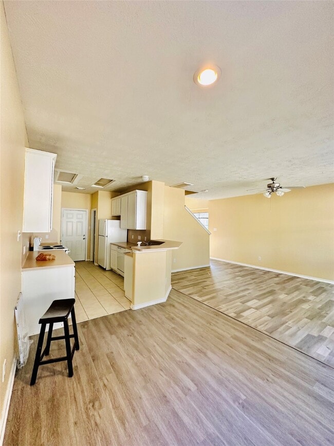 Building Photo - 16011 Sandy Path Ln