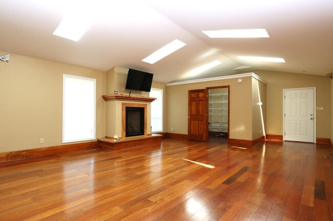 Building Photo - 30317 Marva Rd