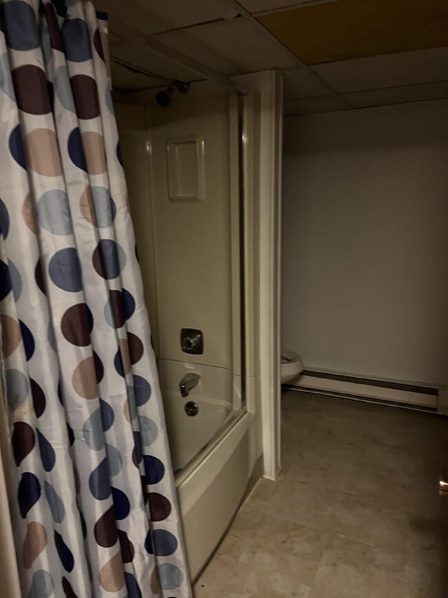 Building Photo - 3 Bdrm / 2 Bath House on a Corner Lot. Clo...
