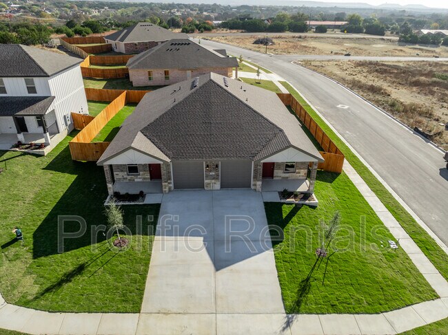 Building Photo - 102 Logan Ct