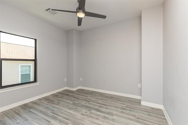 Building Photo - 6607 Avenue O