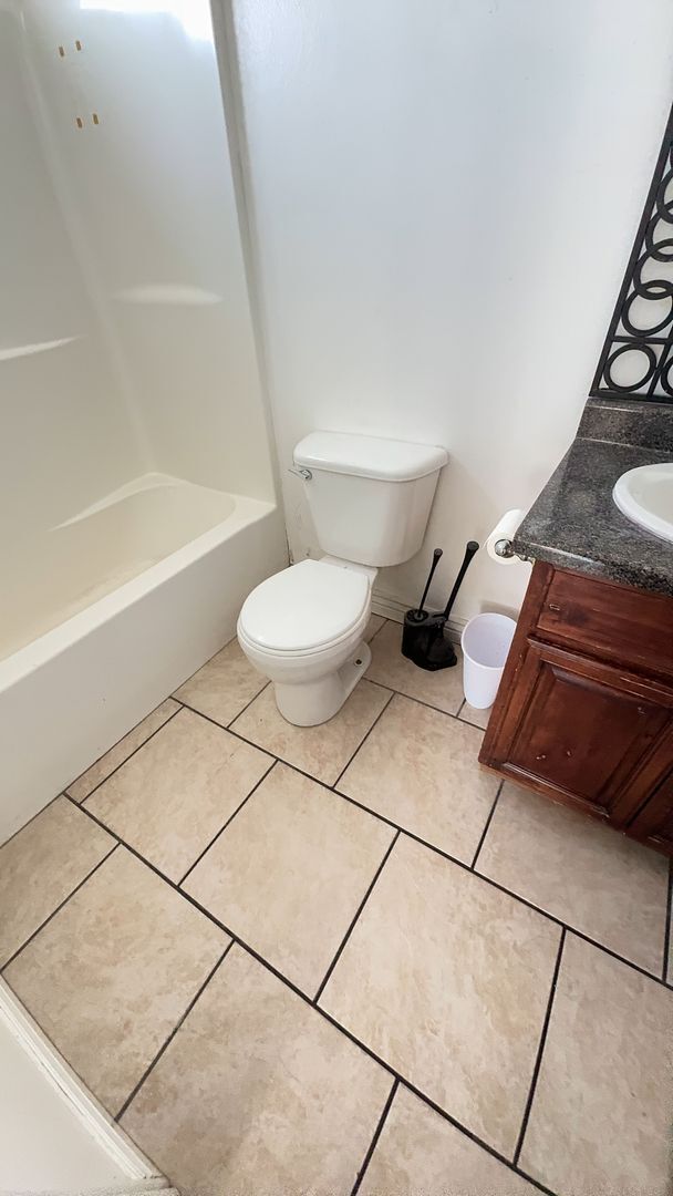 Building Photo - 161 E 70 S