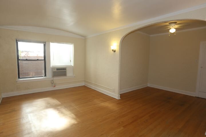 Building Photo - 539 W Arlington Pl