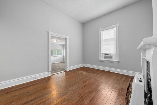 Building Photo - 123 Marion St