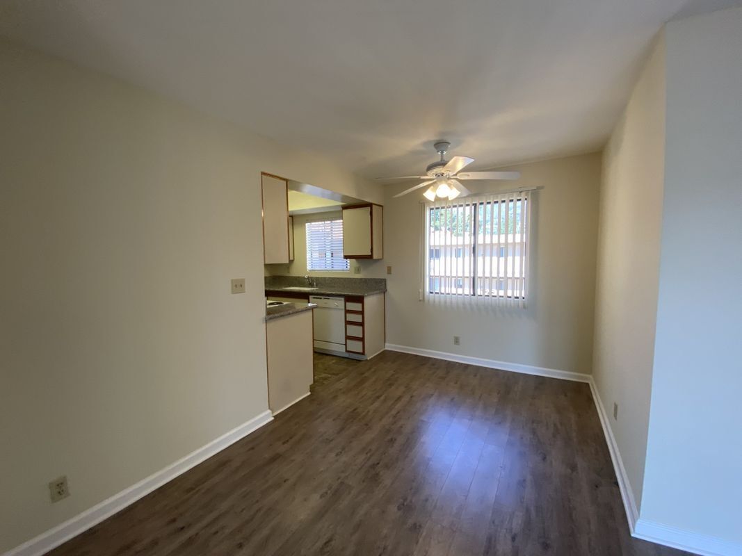 Building Photo - 300 E Tujunga Ave