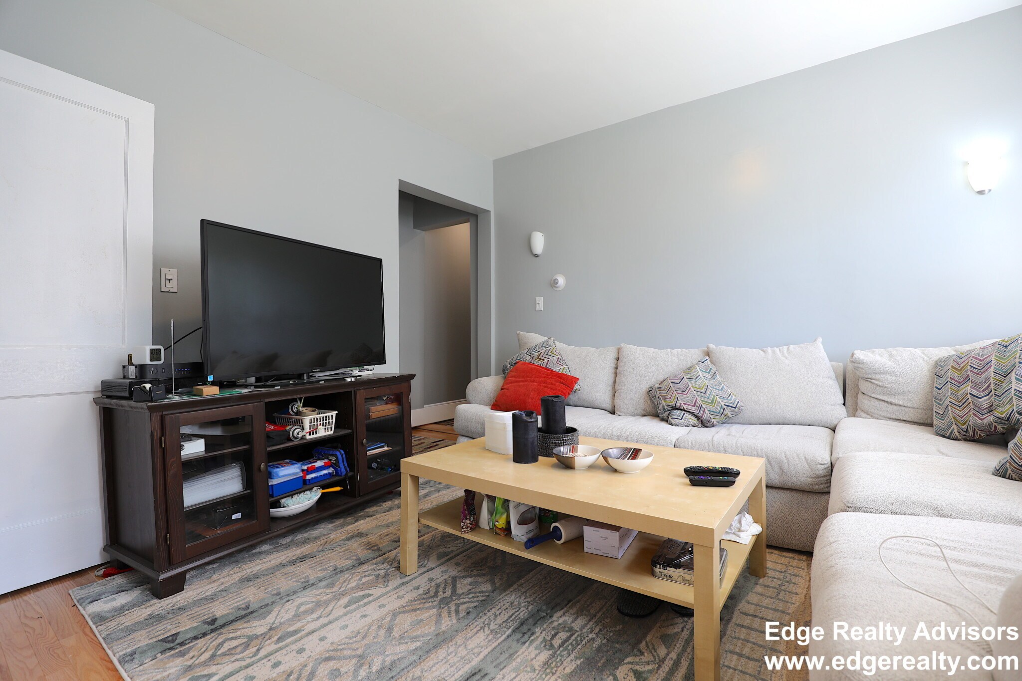 Building Photo - 27 South Crescent Circuit