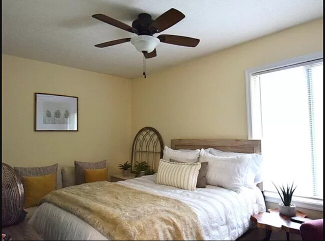 Building Photo - 1476 Tenbury Dr