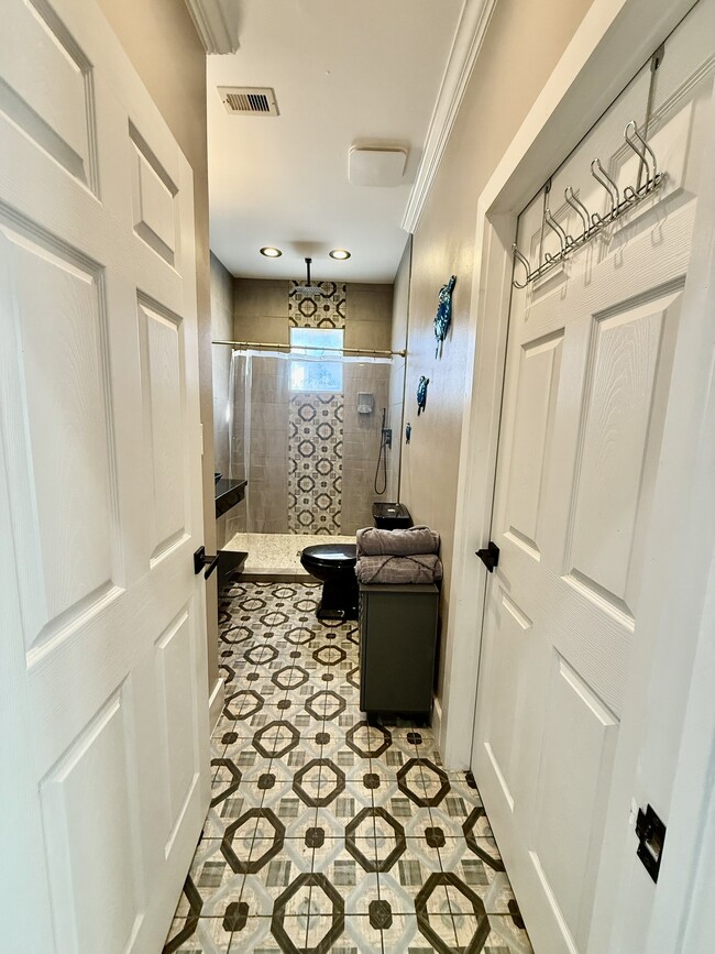 Building Photo - 2312 37th St