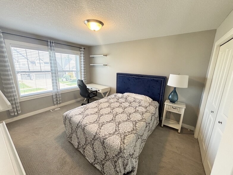 Building Photo - 9068 Red Oak Trl