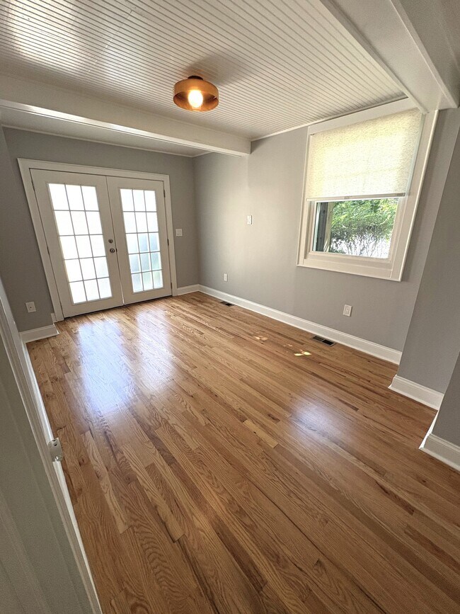 Building Photo - 1151 Rosedale Dr NE