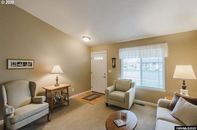 Building Photo - Available Now: Well-kept home on a corner lot in a desired SW neighborhood