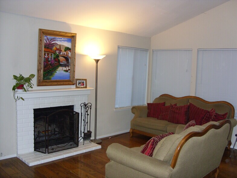 Building Photo - 25 Clay Ct