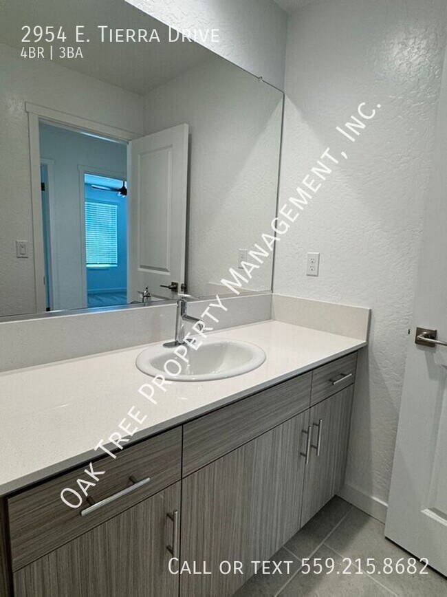 Building Photo - 2954 E Tierra Dr