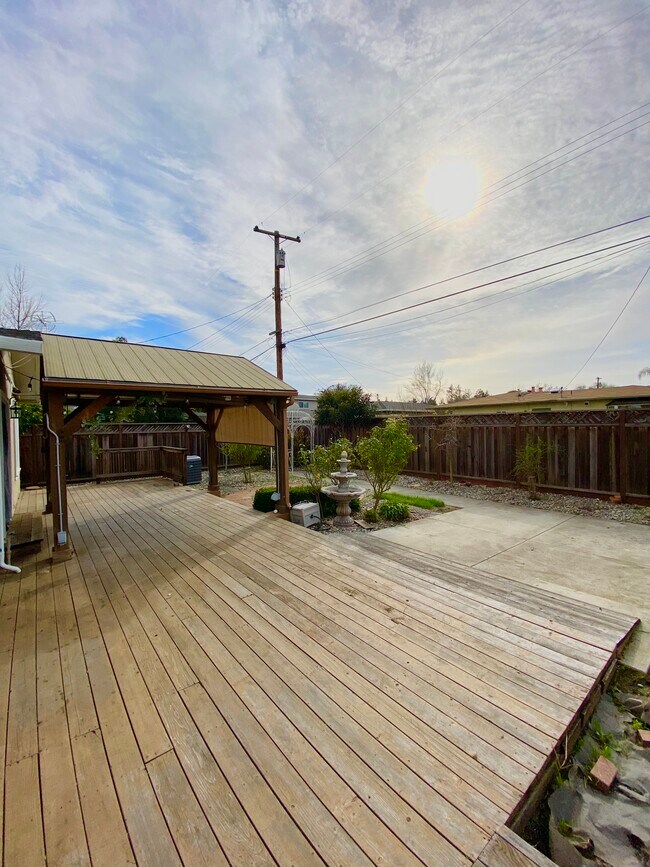 Building Photo - 622 Los Padres Blvd
