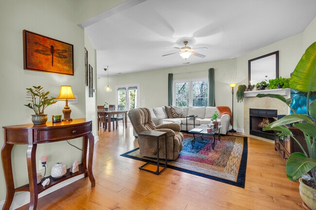 Building Photo - 112 Wild Oak Dr