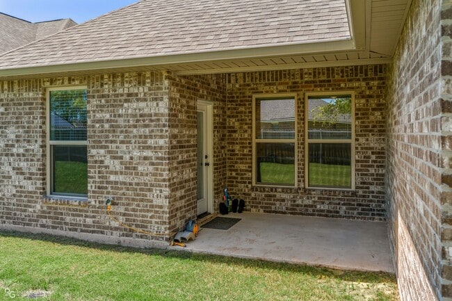 Building Photo - Beautiful 3 bedroom/2 bathroom in Willow Heights