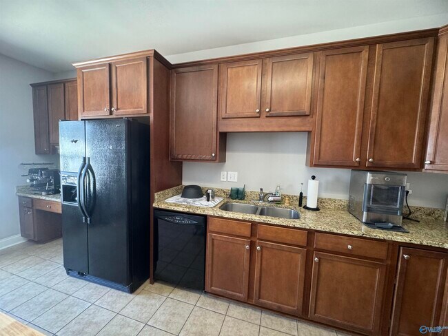 Building Photo - 468 Shamrock Dr