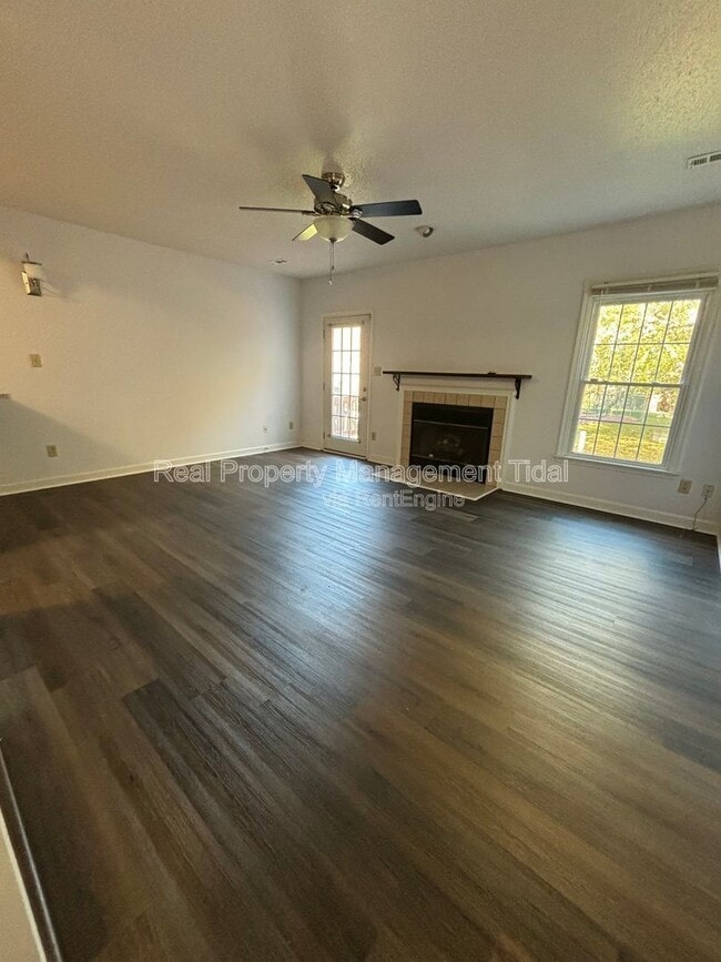 Building Photo - 610 Guy Ln
