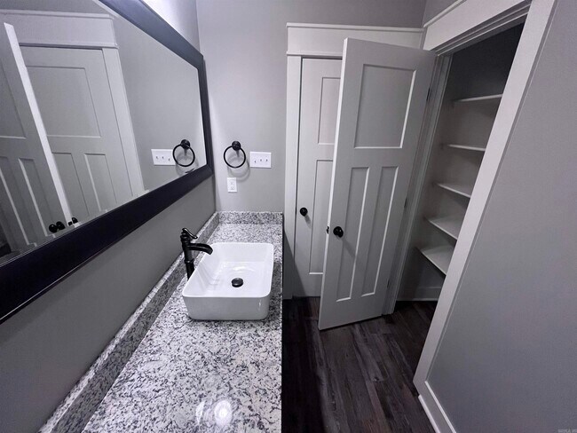 Building Photo - 206 Bridgewood Dr