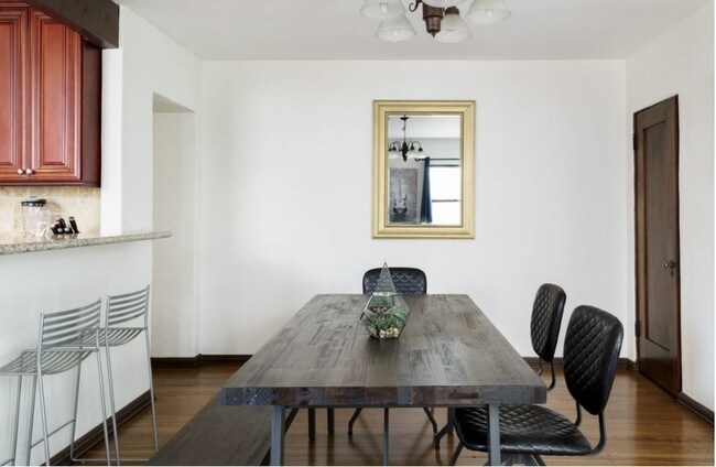 Building Photo - 6230 Lindenhurst Ave